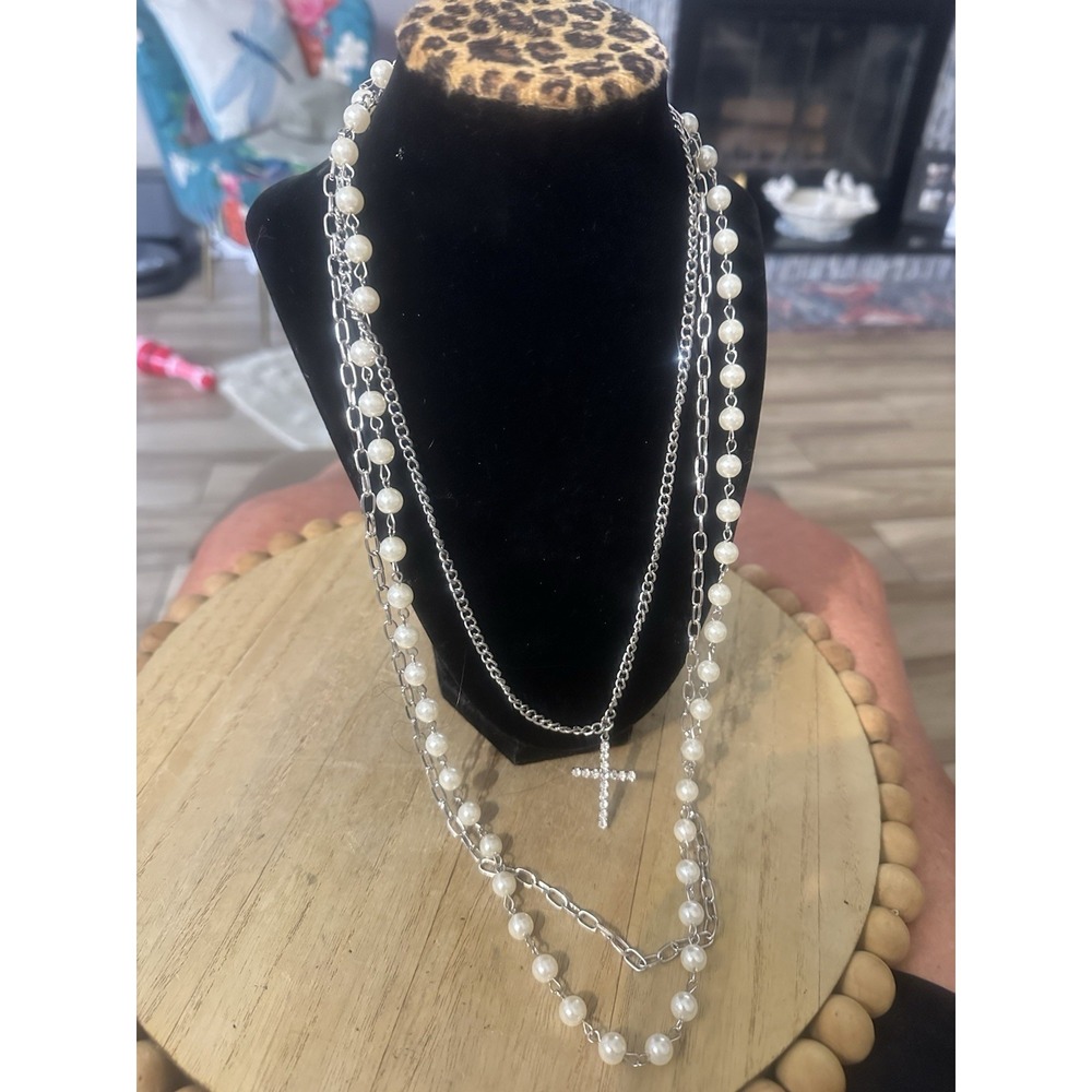 3 Strand Vintage Faux Pearl & Cable Chain SilverTone Necklace W-Cross Charm - Picture 7 of 7